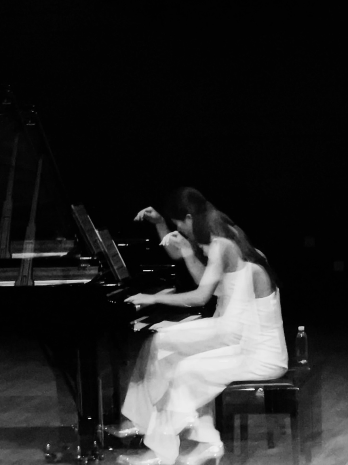 Jimin Han performing
