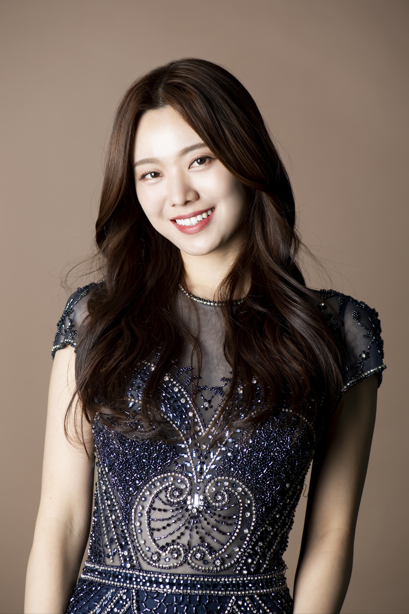 Jimin Han, studio portrait